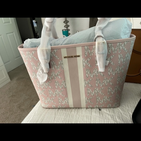 Brand new Michael Kors bags - Picture 5 of 5